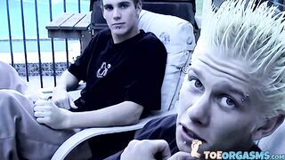 Straight guys Evan Heinze and Ian Madrox put on a little sexy foot show