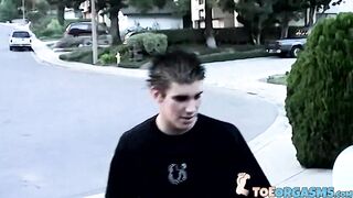 Straight guys Evan Heinze and Ian Madrox put on a little sexy foot show