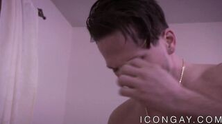 Attractive guy anallizes and sucks off his pretty lover