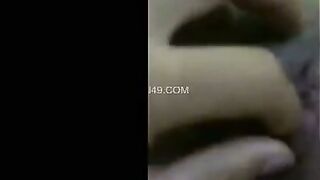 Hot Indian mall Shows Her Sexy Figure