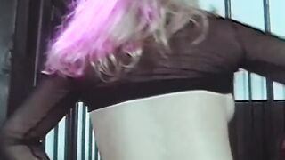 Submissive dyke fingered while eating BDSM pussy