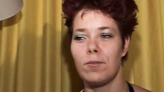 Rothaarige Gabi macht es faer ein Taschengeld