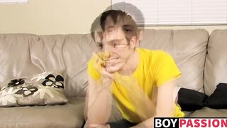 Solo masturbation and cumming with twink Jesse Jordan