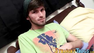 Cute stud Dakota James knows how to wanks his hard cock