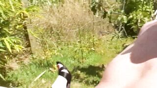 Im Garten das mollige Girl hart gebumst