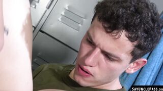 Twinks Jake Lotti and Will Nouvak turn the room into a cock fest