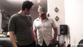 Copains viennent chez deux francaises pour des pipes
