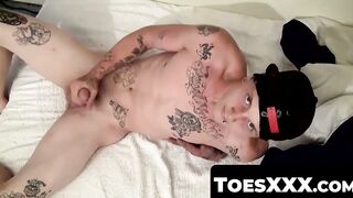 ToesXXX.com - Inked skater jock's proud display of his hard dick and big feet