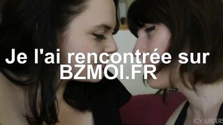 La transsexuelle baise sa copine avec tendresse