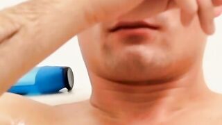 Passionate dick jacking and chainsmoking in the tub by gorgeous Marek