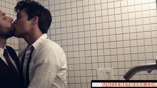 SayUncleNetwork.com - Two Mormon twinks raw fuck secretly in the bathroom