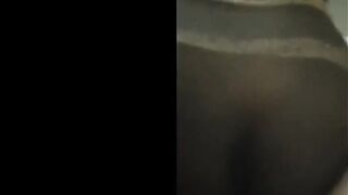 Je laisse cette blackette faire tout le taf