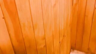 Follo duro en el sauna con una atractiva chica colombiana