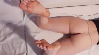 Cum On Bombshell Foot, Big Feet