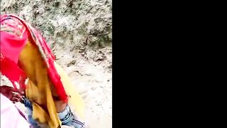 Ganv ke jhadi me chudayi