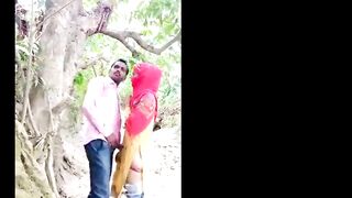 Ganv ke jhadi me chudayi