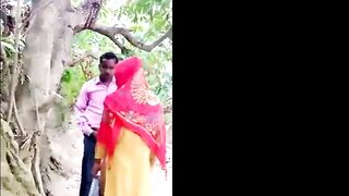 Ganv ke jhadi me chudayi