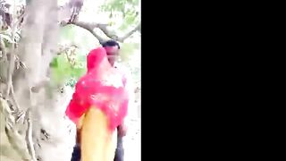 Ganv ke jhadi me chudayi