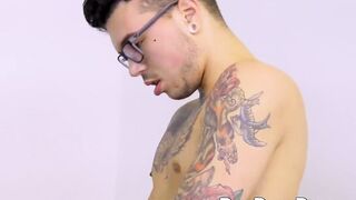 Jo Diamond slides his fat manhood inside Skylers tight ass
