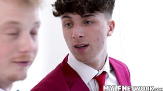 Jocks lures MILFs Vivianne De Silva and Sydney Paige into a hot fuck