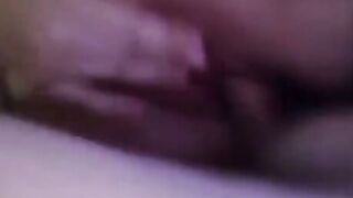 Deutsches Teenie-Amateur-Paar hat Hardcore-Reality-Sex mit Creampie