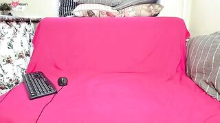 Sashabulls suce son mec et squirt de la chatte en solo