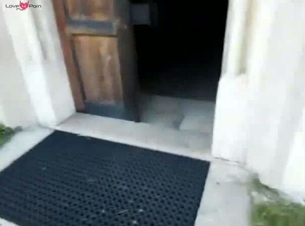 Une amatrice chaude dans leglise