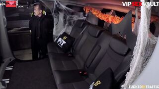 Beauty cop Jasmine Jae gets slutted out by cab driver on halloween