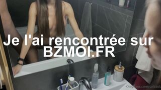 Le modele maigre solazola a la bouche pleine de sperme