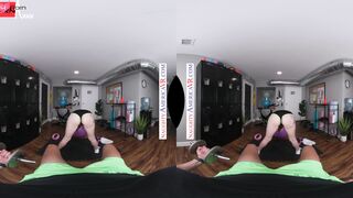 Skye Mae offer into to a stranger and dig his huge thick dick