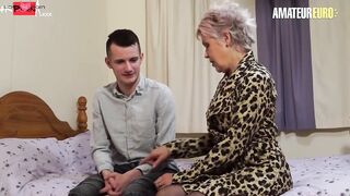 Beauty GILF deep vagina boned by long penis