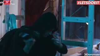 Thief gets surprised with anal 3some