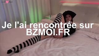 Jeune fille en costume de fee suce une bite et se fait sodomiser
