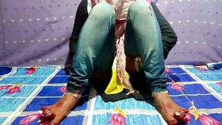छोटी साली की जींस उतार के दर्दनाक चुदाई वो भी