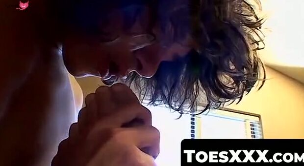 ToesXXX.com - Long-haired twinkies' foot licking and bareback cum play