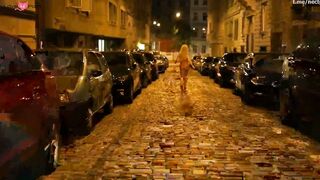 Un amateur tatoue et excite s assoit sur un jouet sexuel