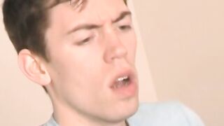 Young twink Austin Parker fucked by perfect abs boyfriend