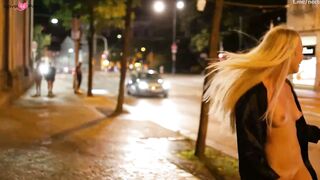 Une belle blonde exhibitionniste se promene nue dans les rues