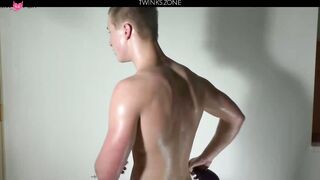 Nude Flexing Evan Jonson