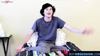 BoyObsession.com - Justin Cummings stuffs his asshole with a dildo on cam