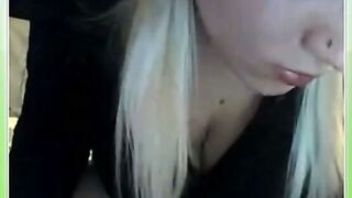Ma Salope Se Masturbe Sur Sa Cam
