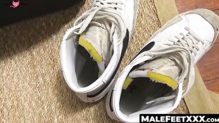 MaleFeetXXX.com - Bearded Maui's shock at waking up to his giant foot being sniffed a