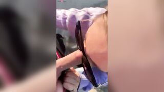 Magnifique blonde qui suce en exterieur
