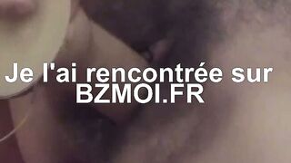 Mature en bas noirs se masturbe avec son gode realiste