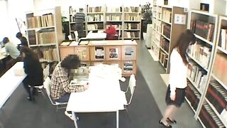 JOUIBRULANCE vois, tu es seule au bord de la fenêtre de la médiathèque, et tu penses