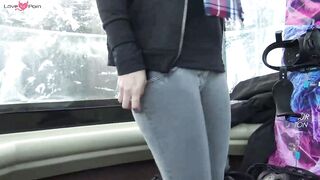 Victoria alouqua se gode au ski