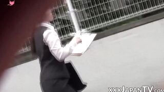 Japanese women in high heels are a subject of sharking