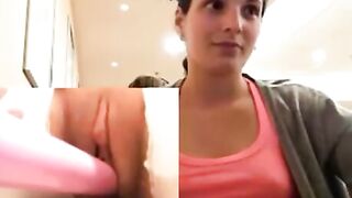 Jeune fille se masturbe dans un restaurant mcdo