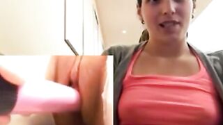 Jeune fille se masturbe dans un restaurant mcdo