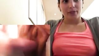 Jeune fille se masturbe dans un restaurant mcdo